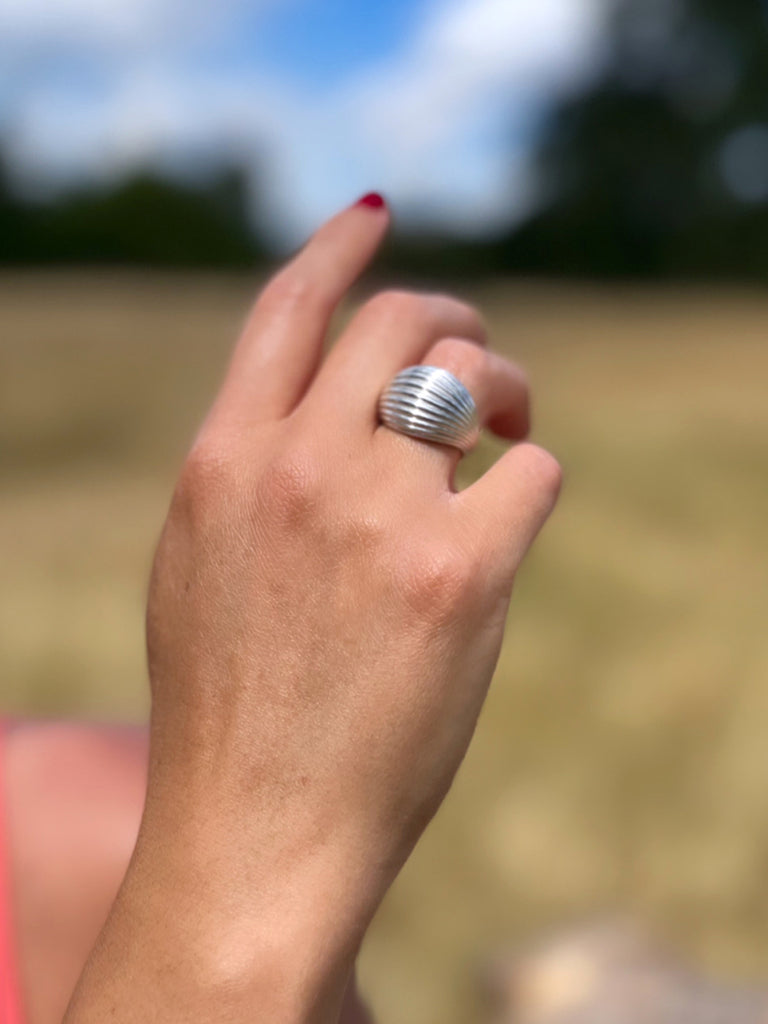 Concha Bombe Ring – Ana Thompson Fine Jewellery