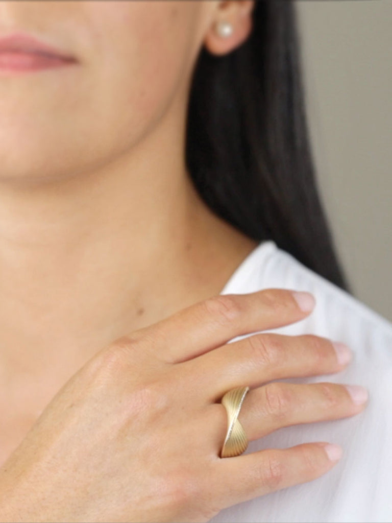 Vortex Ring 18K Yellow Gold and Diamonds – Ana Thompson Fine Jewellery